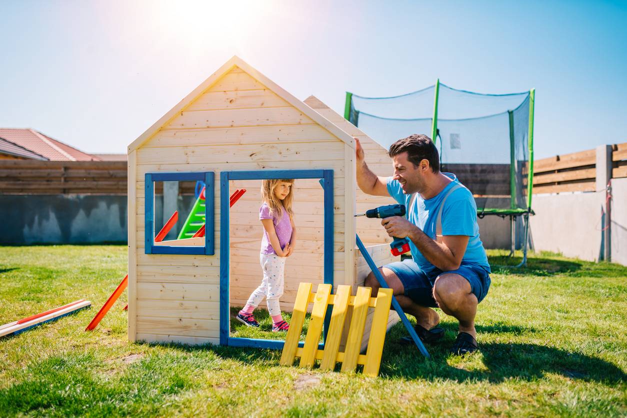 aire jeux enfants extérieur jardin jouer équipements balançoire escalade château gonflable