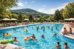 découvrez les piscines à mont de l'enclus, parfaites pour allier détente et activités aquatiques. profitez d'espaces adaptés pour toute la famille dans un cadre agréable.
