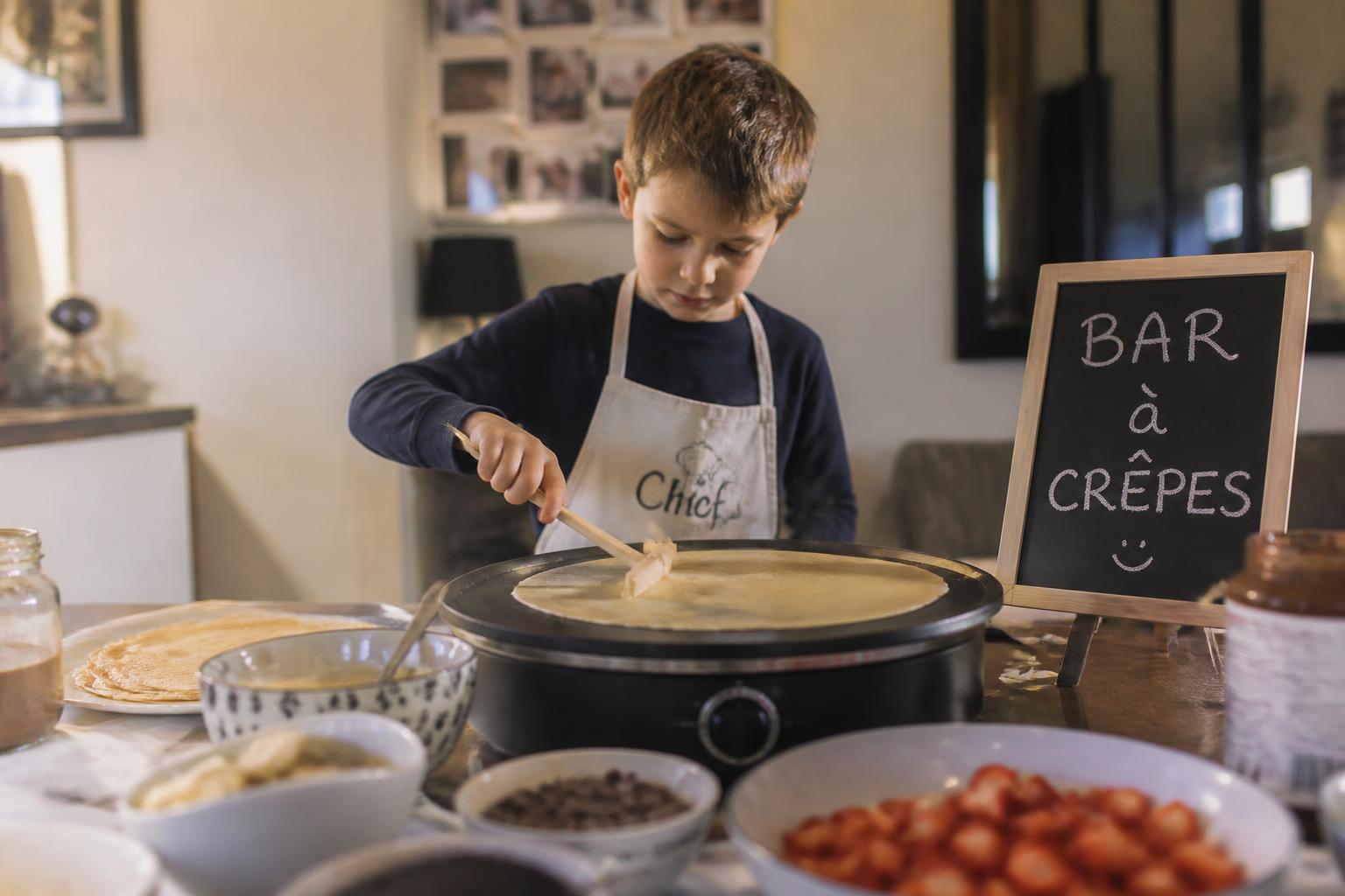 découvrez comment créer un bar à crêpes pour enfants réussi à la maison avec nos astuces simples et amusantes pour régaler les petits gourmands.