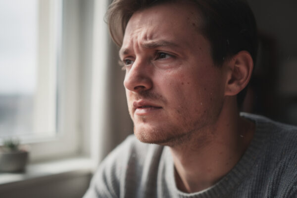 découvrez les 20 verbes d'état qui expriment avec précision vos émotions du jour et apprenez à mieux les identifier.