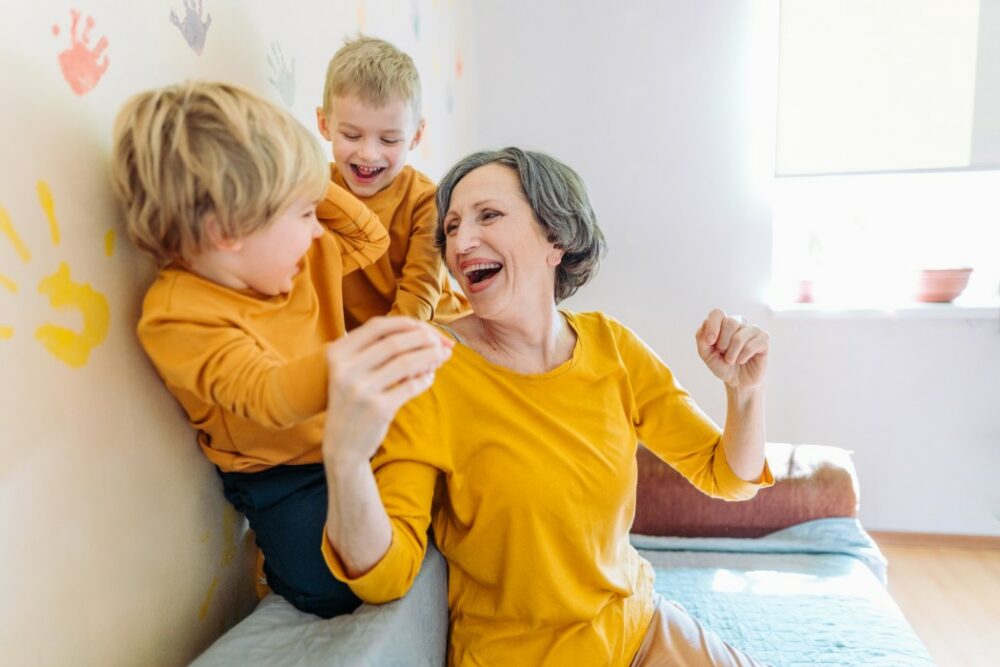 enfant et grand parent