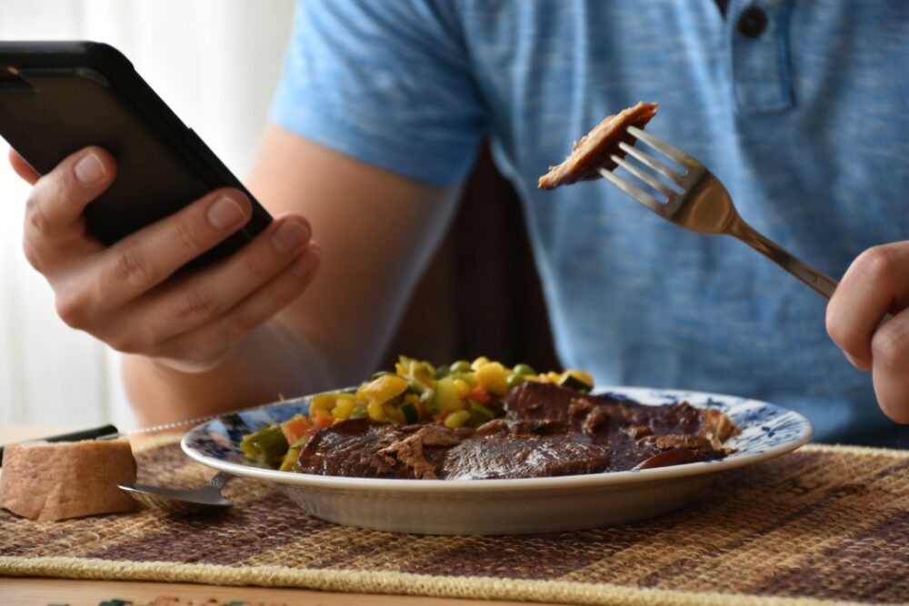 téléphone à table