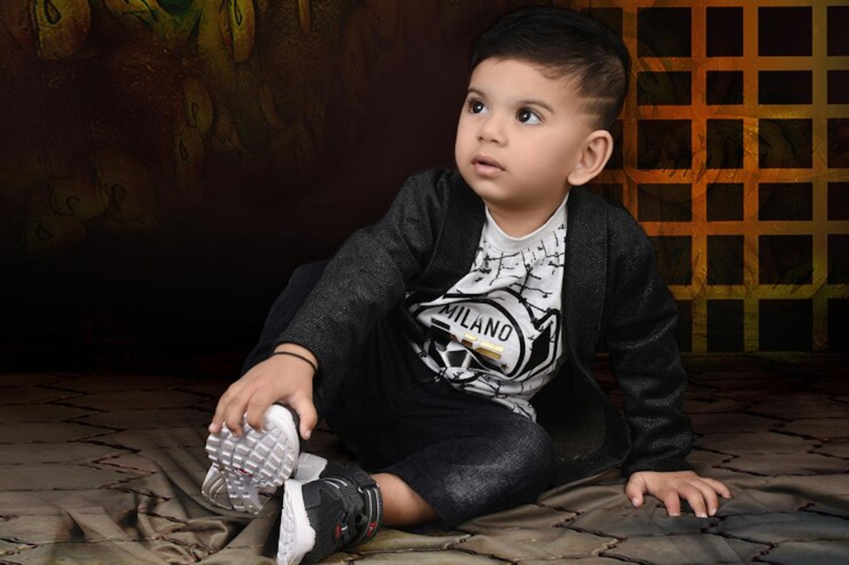 vêtements noirs bébés